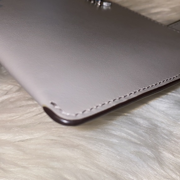 MICHAEL KORS
Medium Convertible Leather Pouch- Pearl Grey - Picture 12 of 16